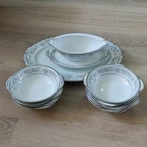 Noritake 11 PCE dish set